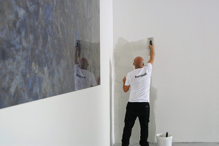 How to lay thin porcelain tiles “the Kerakoll way”