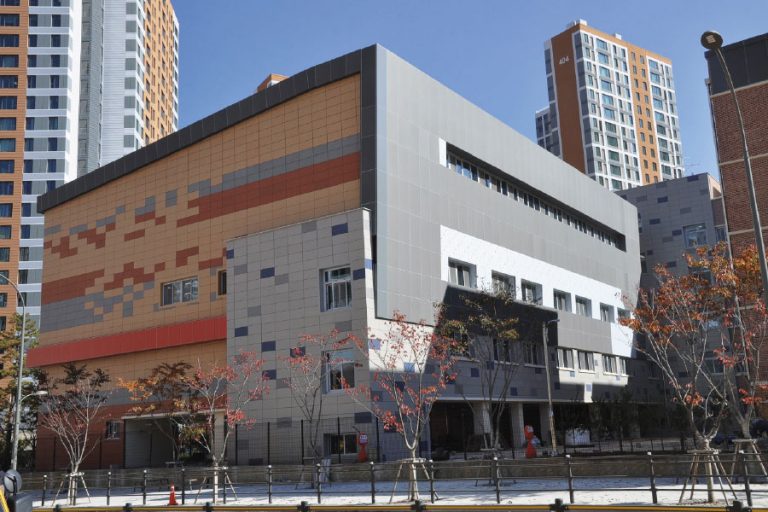 Integrawall by Alcalagres is a solution for creating ventilated façade systems